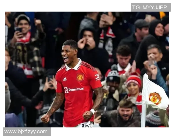 阿克灵与布莱的激烈对决揭示足球战术与团队协作的精彩瞬间